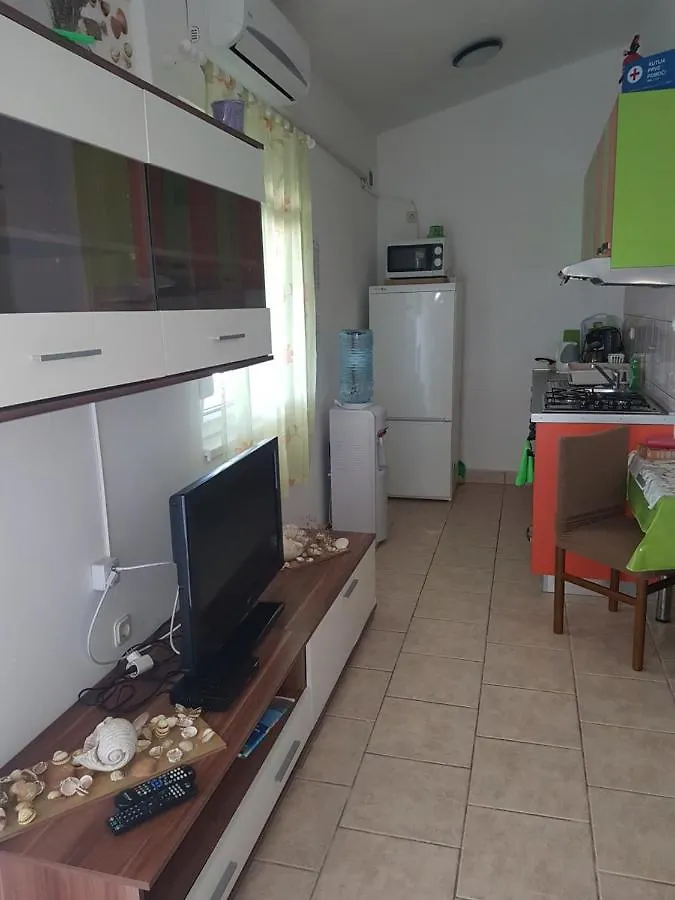 Apartmani Mira Tresk Otok ヴィル 0*,  クロアチア