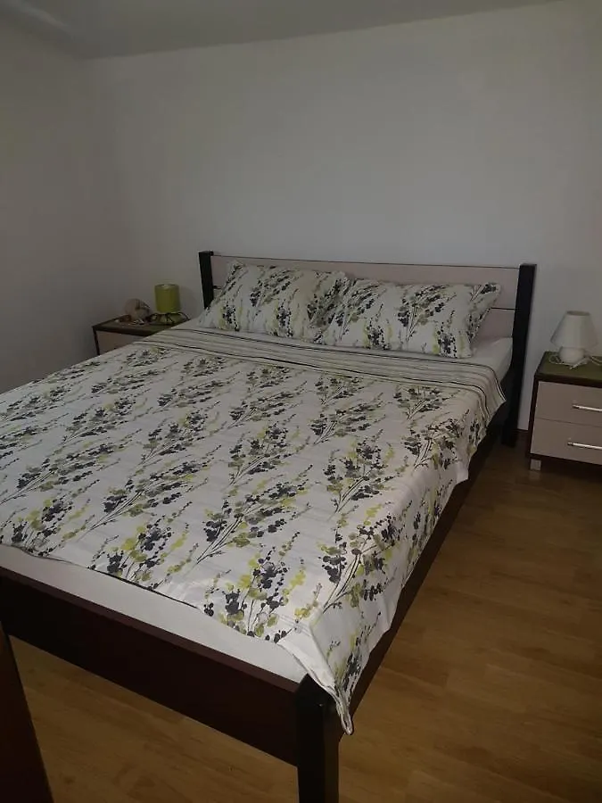 Apartmani Mira Tresk Otok ヴィル 0*,  クロアチア